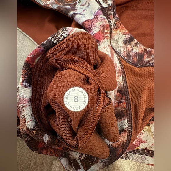 Lululemon Everlux and Mesh Cropped Tank Size 8 - Picture 7 of 7